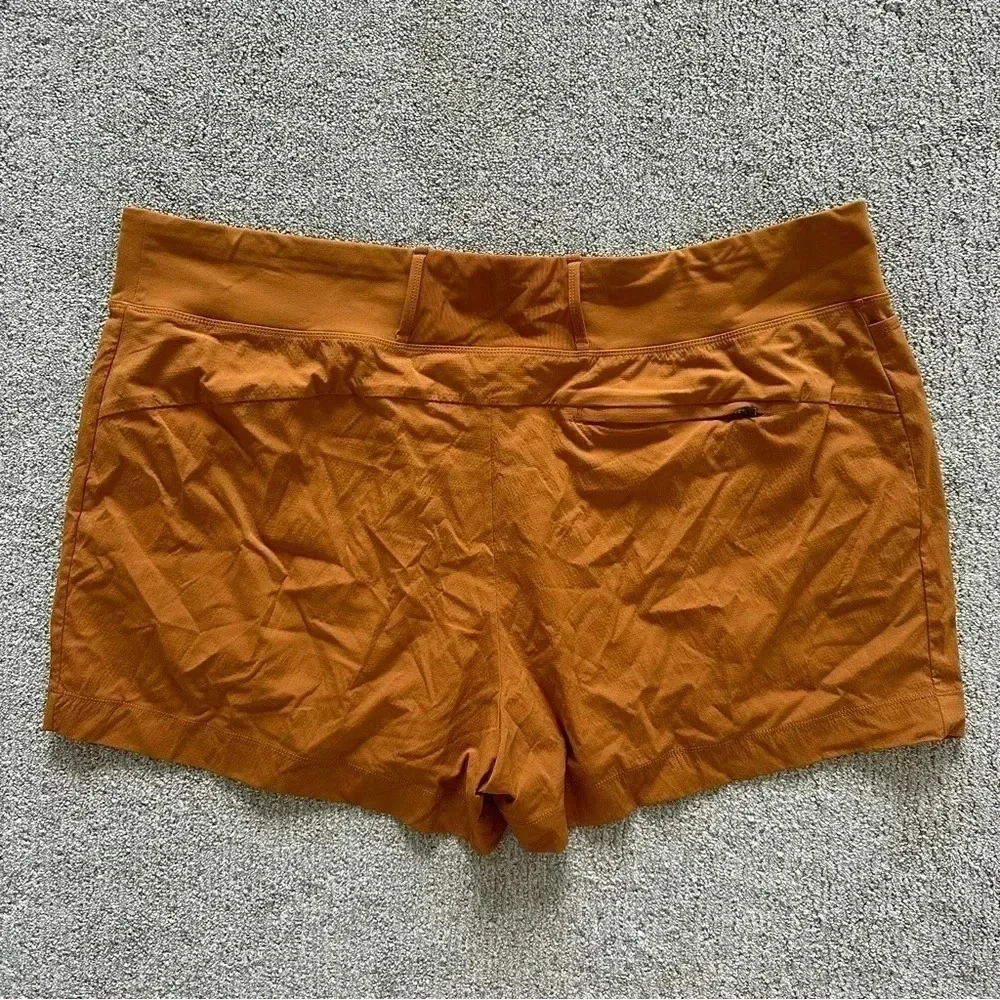 Athleta Trekkie‎ North Shorts Size 26